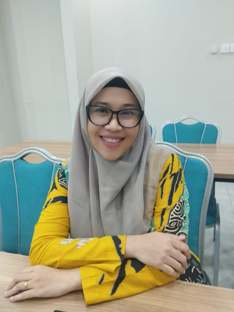 Kartika, Dosen Bahasa Inggris UIN Raden Intan Kembangkan Pembelajaran Bahasa Asing Hingga Artificial Intelligence kartika